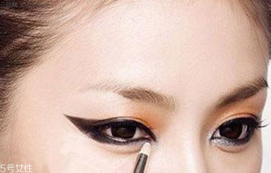 新手適合眼線液還是眼線筆？史上最全眼線誤區(qū)