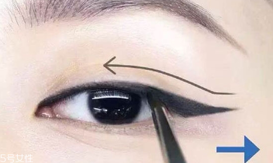 新手適合眼線液還是眼線筆？史上最全眼線誤區(qū)