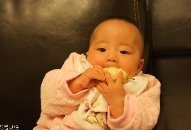 寶寶吃梨有什么好處？寶寶吃水果的方法