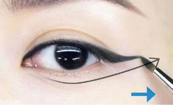 新手適合眼線液還是眼線筆？史上最全眼線誤區(qū)