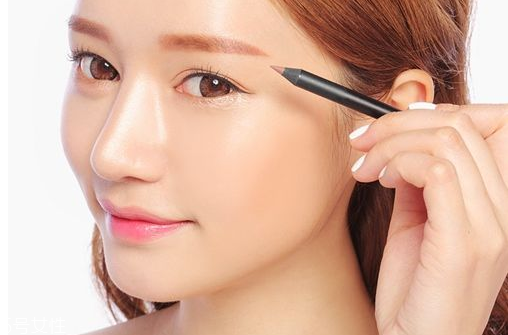 內(nèi)眼線會(huì)傷眼睛嗎？九種可愛(ài)的眼線畫(huà)法