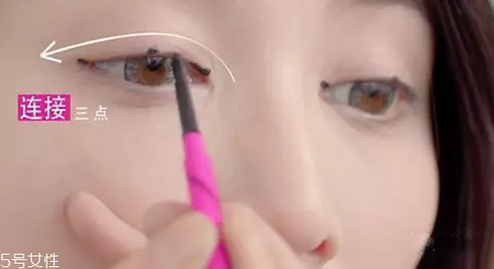 怎樣減少畫眼線的傷害？新手畫眼線的技巧圖解