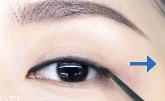 新手適合眼線液還是眼線筆？史上最全眼線誤區(qū)