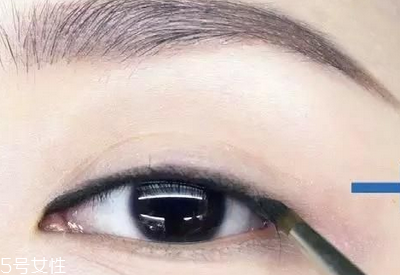 怎么畫眼線讓眼睛自然又有神？畫眼線必學(xué)基本步驟