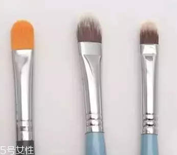 粉底先還是遮瑕先？最好先用粉底液