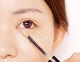 粉底先還是遮瑕先？最好先用粉底液