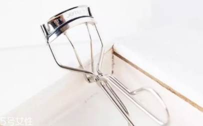 睫毛夾一定要用貴的嗎？睫毛夾的價(jià)格差距真的在于技術(shù)嗎？