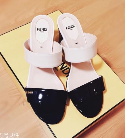 fendi鞋子一般多少錢(qián)？引領(lǐng)時(shí)尚潮流