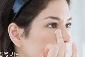 眼霜不可以來回涂抹嗎？這樣不如不涂