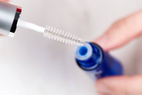 睫毛增長液可以涂在眉毛上嗎？可以用它長眉毛？