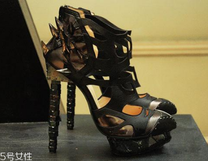 nicholas kirkwood是什么檔次？鞋履界的米開朗琪羅