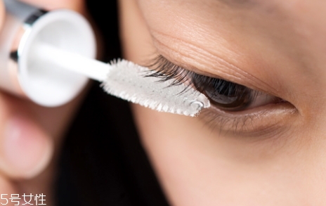 睫毛增長(zhǎng)液會(huì)長(zhǎng)脂肪粒嗎？不要適得其反