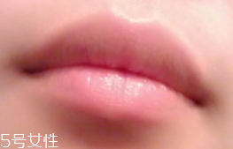 潤唇膏能用手涂嗎？效果不好還不衛(wèi)生