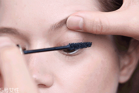 眼線筆什么顏色好看？眼線液的畫法步驟