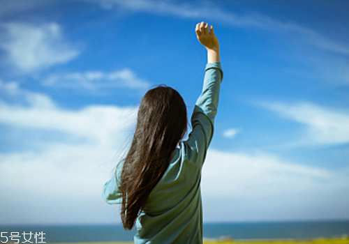 刷完牙吃東西覺(jué)得苦是怎么回事？可能是身體的警示