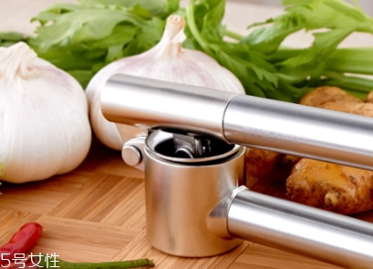 大蒜冰糖水是蒸還是煮？來(lái)看看具體做法