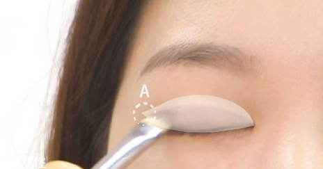 眼線液哪個牌子好用不暈染？眼角下垂畫眼線圖解 