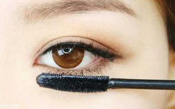 什么是折痕眼線？完整畫眼妝的順序