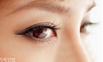 眼線液和眼線筆哪個好用？眼線長度決定風格