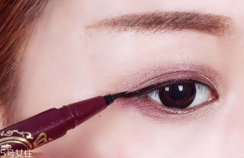 眼線筆硬頭和軟頭的哪個(gè)好用？單眼皮眼妝教程