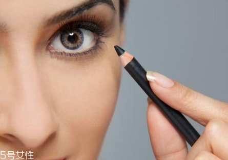 初學(xué)者怎么畫眼線好？教你如何正確畫完整眼妝