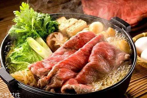 壽喜燒為什么蘸生雞蛋 壽喜燒的奇特吃法 壽喜燒為什么蘸生雞蛋 壽喜燒的奇特吃法