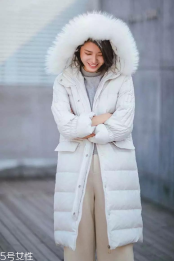 羽絨服怎么穿顯高？這個冬天溫暖不減造型
