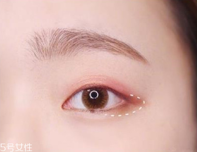 適合畫桃花妝的眼影有哪些？單眼皮桃花妝畫法步驟