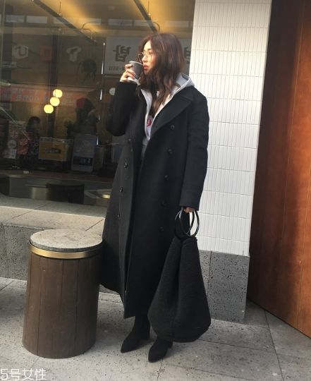 雙排扣大衣怎么搭配？塑造干練女人味