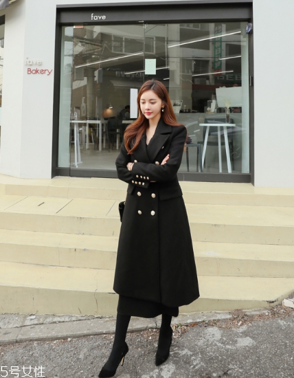 雙排扣大衣怎么搭配？塑造干練女人味