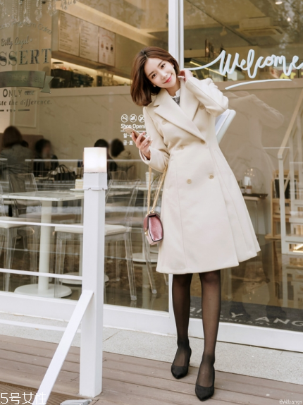 雙排扣大衣怎么搭配？塑造干練女人味
