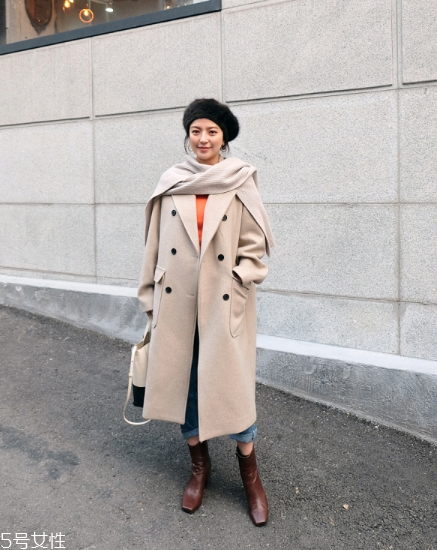 雙排扣大衣怎么搭配？塑造干練女人味
