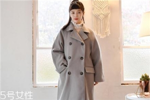 雙排扣大衣怎么搭配？塑造干練女人味