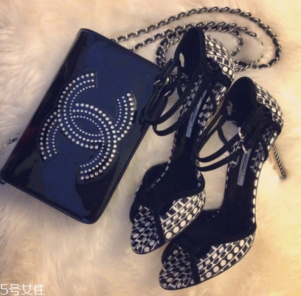 brian atwood是奢侈品嗎？經(jīng)典的維秘t臺(tái)戰(zhàn)靴