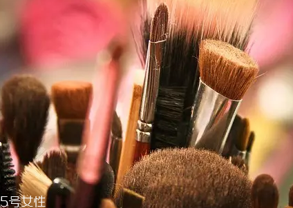 化妝刷怎么挑選？9種化妝刷全解析