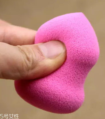 美妝蛋用前要沾濕嗎？美妝蛋不能直接用