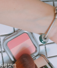 粉底露怎么上妝？底妝刷上妝攻略