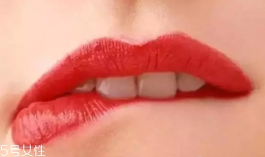 紀(jì)梵希和tf口紅哪個好？紀(jì)梵希和tomford你選擇哪一支