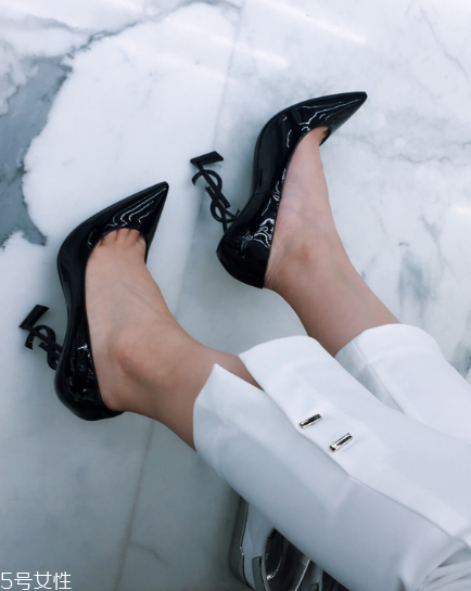 圣羅蘭鞋子多少錢？時(shí)髦的女性都在穿它