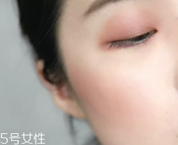 胭脂粉和腮紅膏哪個(gè)更好上色？胭脂粉適合油皮