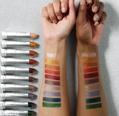 美寶蓮金屬唇膏色號(hào)試色 首支啞光金屬唇膏全試色