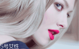 唇膏怎么涂出豐唇？唇中點(diǎn)珠光