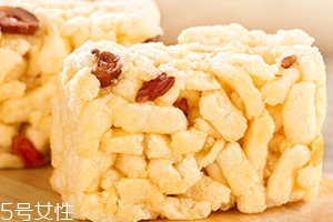 沙琪瑪產(chǎn)婦可以吃嗎？哺乳期吃東西要注意