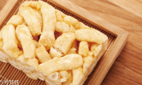 沙琪瑪產(chǎn)婦可以吃嗎？哺乳期吃東西要注意