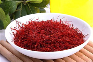 藏紅花泡腳放多少合適？一克藏紅花可泡3-4次