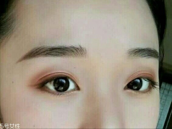 hold live眼影好用嗎？顯色度超贊