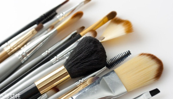 化妝刷有哪些分類(lèi)和用法？化妝刷的詳細(xì)用法