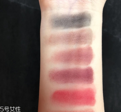 zoeva眼影多少錢(qián)？zoeva queens guard眼影盤(pán)試色