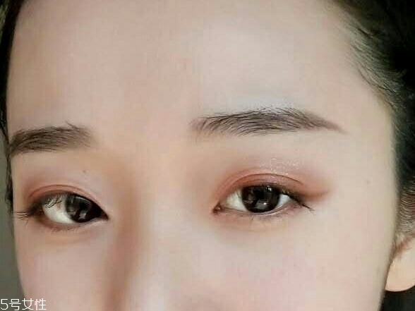 hold live眼影好用嗎？顯色度超贊