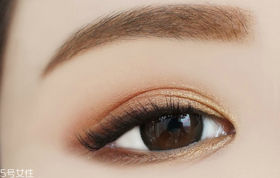 冬天眼影適合什么顏色？黃皮選擇南瓜色的理由